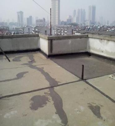 嘉峪关漏水维修 楼顶漏水是什么原因，楼顶漏水维修方法是什么?